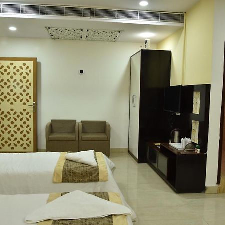 Hotel Sarweshwary Váránaszi Kültér fotó