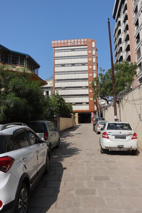 Hotel Sarweshwary Váránaszi Kültér fotó