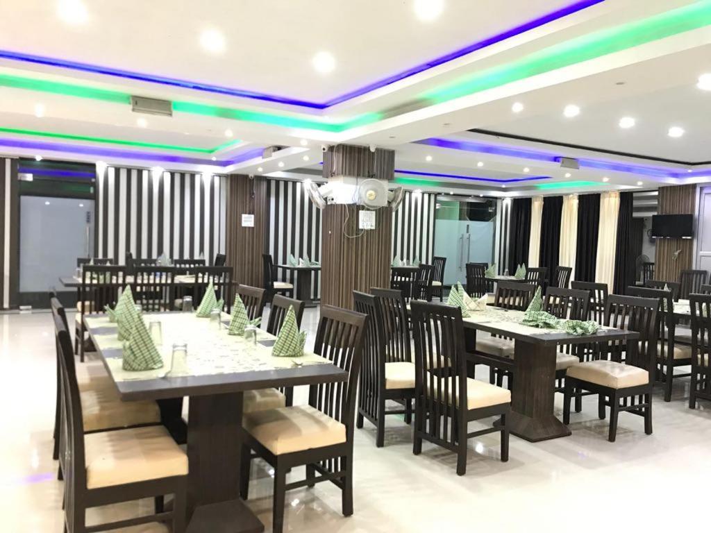 Hotel Sarweshwary Váránaszi Kültér fotó