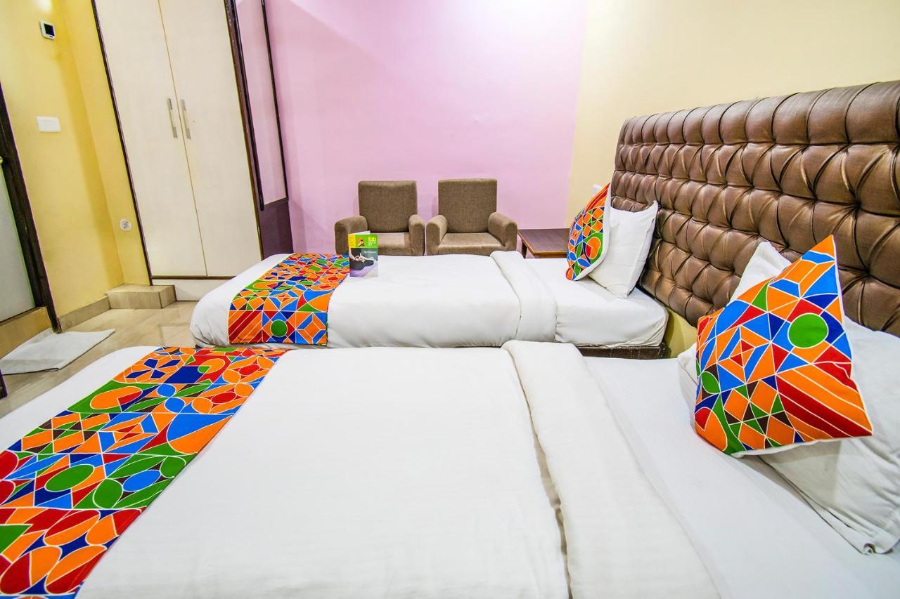 Hotel Sarweshwary Váránaszi Kültér fotó
