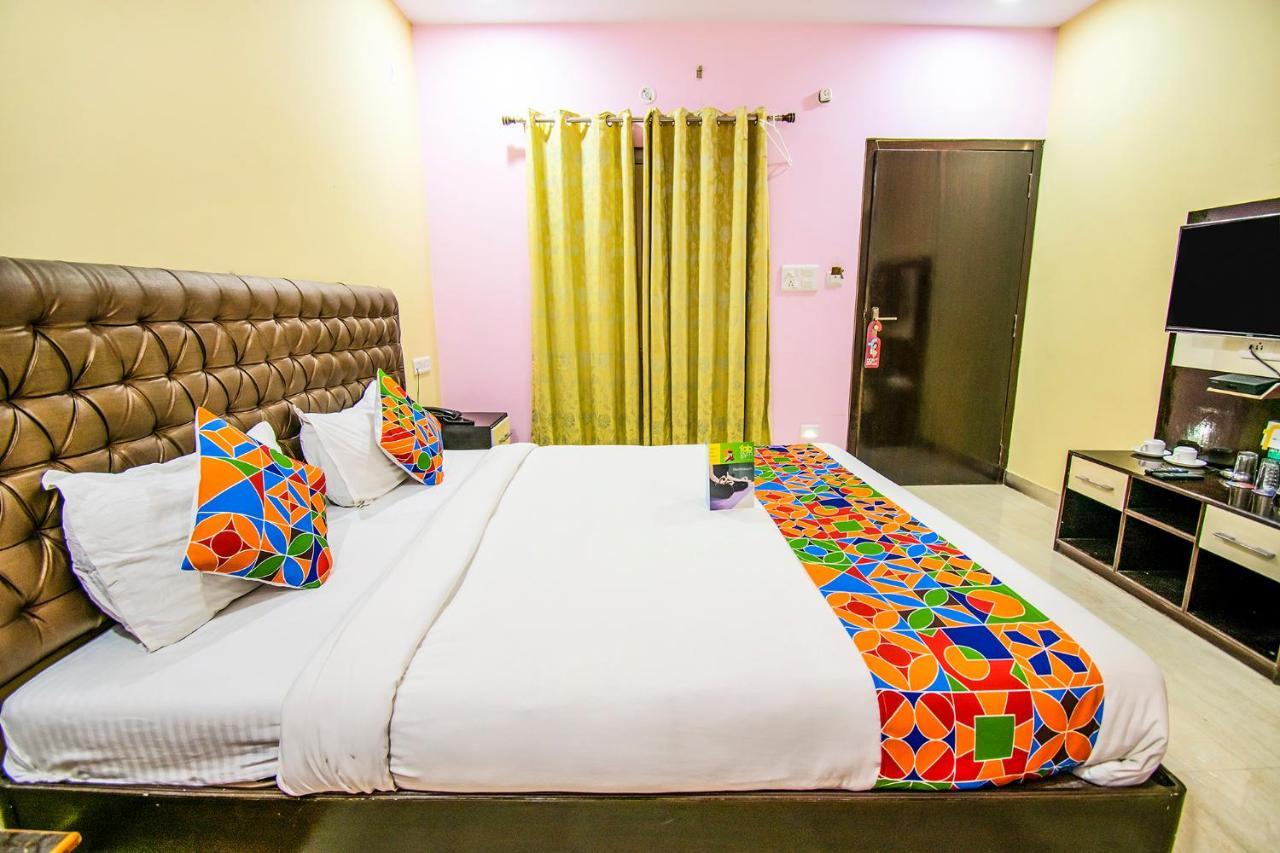 Hotel Sarweshwary Váránaszi Kültér fotó