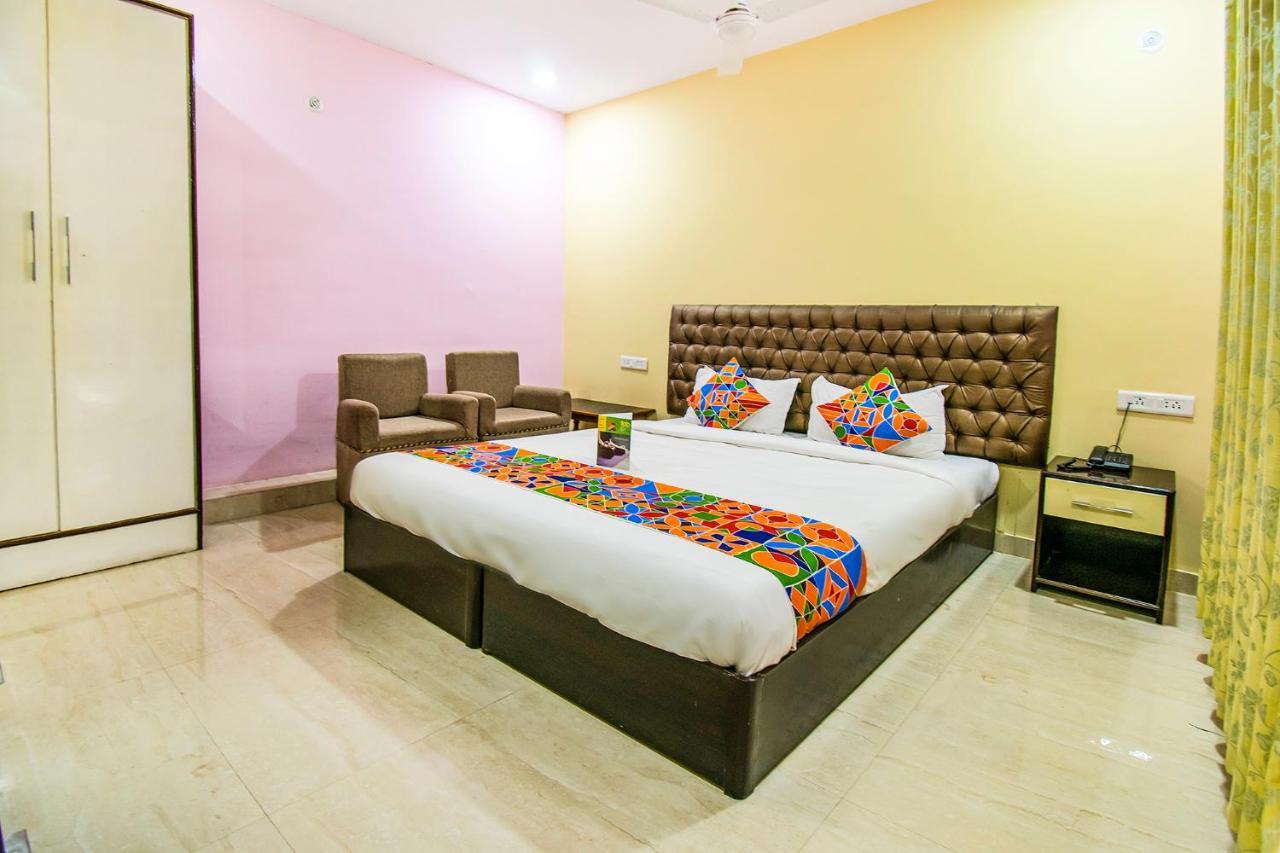 Hotel Sarweshwary Váránaszi Kültér fotó