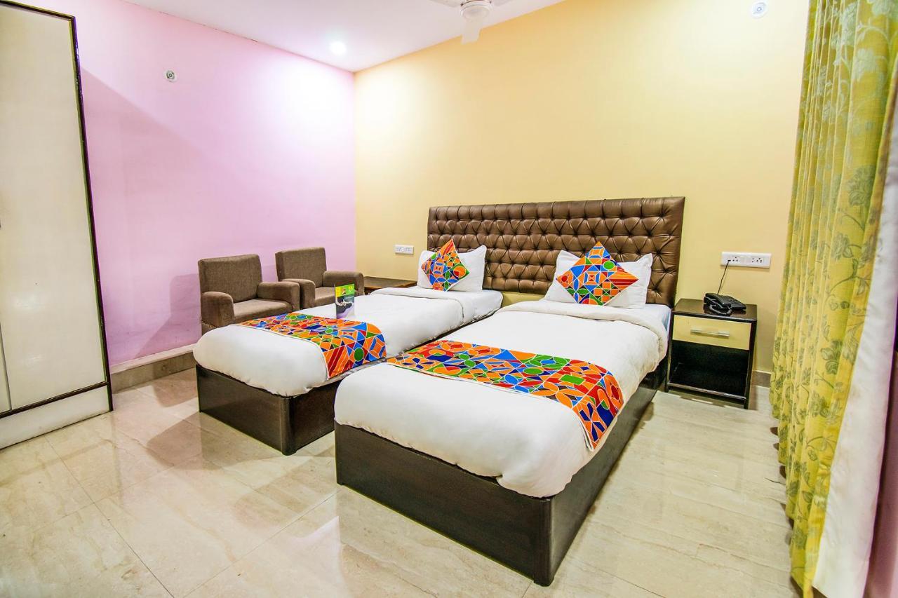 Hotel Sarweshwary Váránaszi Kültér fotó