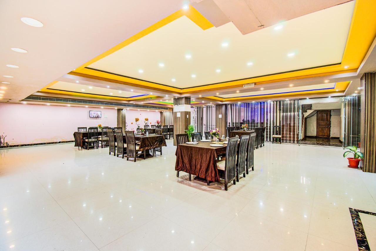 Hotel Sarweshwary Váránaszi Kültér fotó