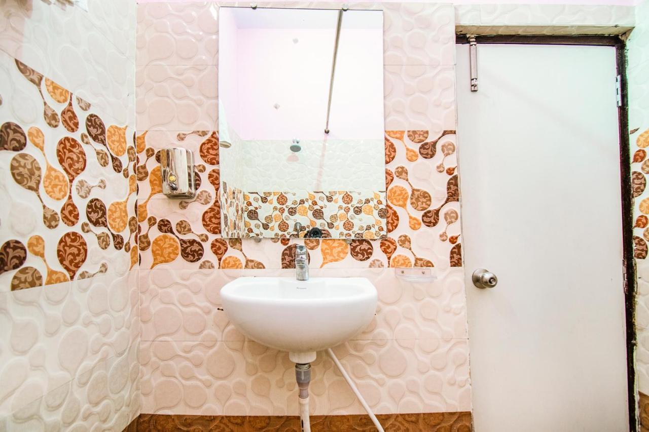 Hotel Sarweshwary Váránaszi Kültér fotó