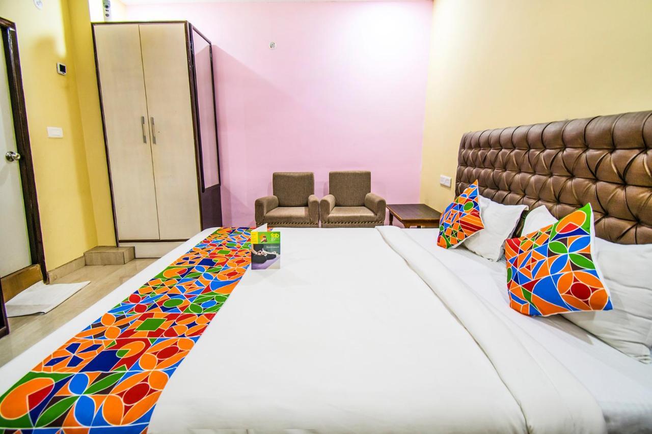 Hotel Sarweshwary Váránaszi Kültér fotó