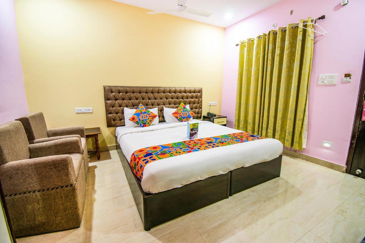 Hotel Sarweshwary Váránaszi Kültér fotó