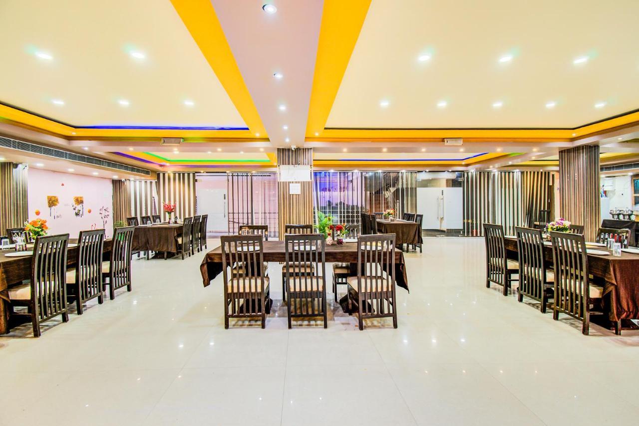 Hotel Sarweshwary Váránaszi Kültér fotó
